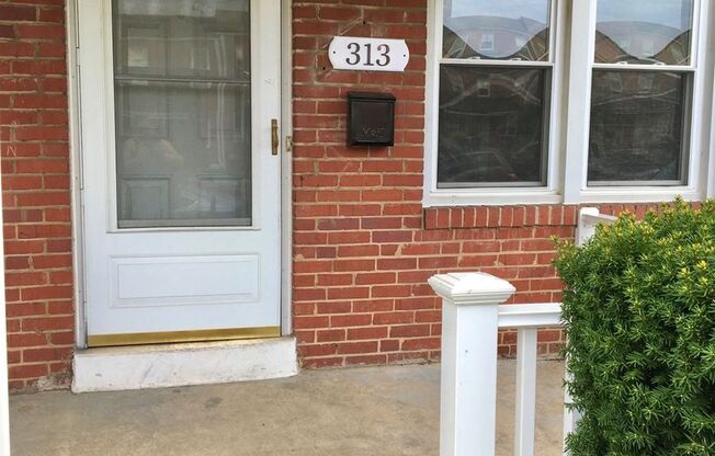 Charming 3 Bedroom/2 Bath Townhome in Baltimore, MD!
