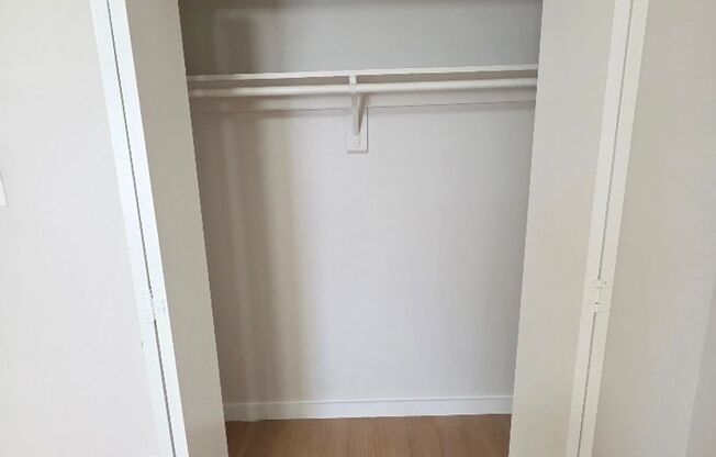 2 beds, 1 bath, 900 sqft, $1,045, Unit ELP2202-335