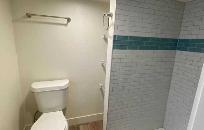 Studio, 1 bath, $850, Unit 4