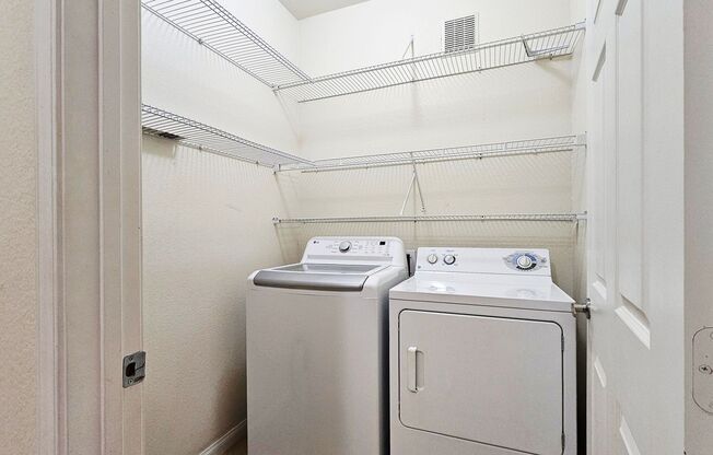 2 beds, 2 baths, $1,450, Unit # 1211