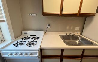 1 bed, 1 bath, $830, Unit 105