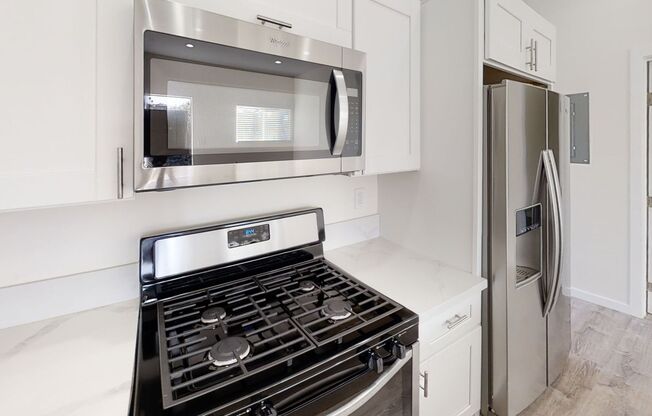 4BD/2BA, Balcony Views!!