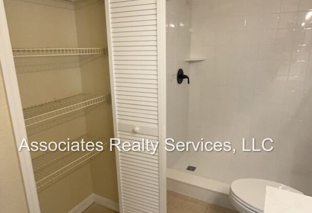 1 bed, 1 bath, $925, Unit Unit 1014