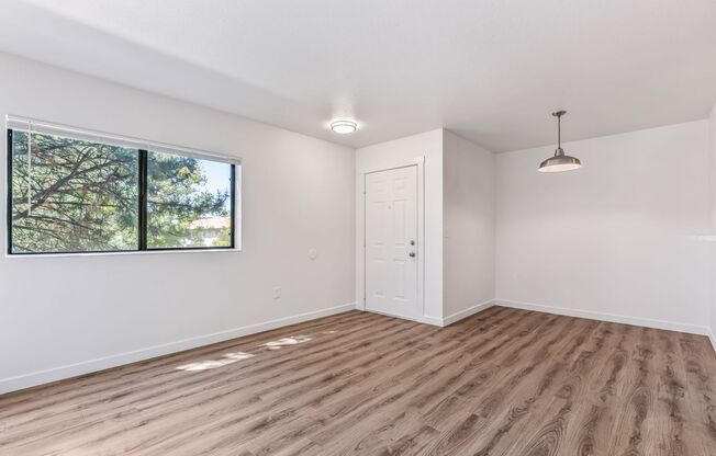 2 beds, 1 bath, 737 sqft, $1,550, Unit 1094-221