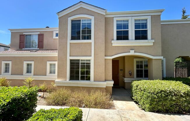 Remodeled and Comfortable Townhome