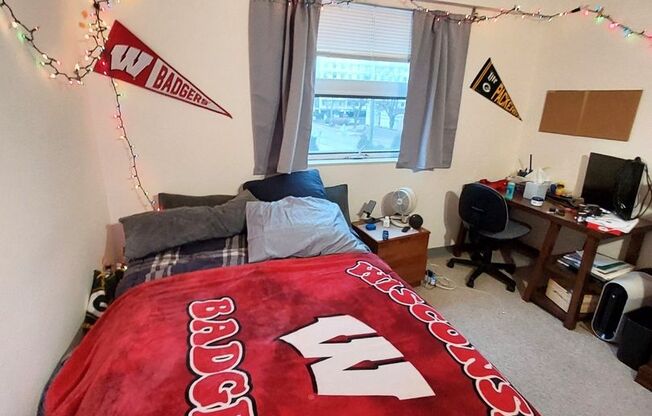 3 beds, 1.5 baths, 1,276 sqft, $2,899, Unit 45R-204