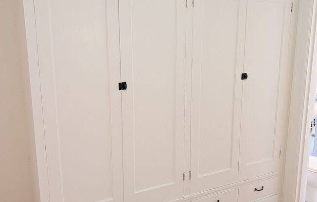 Studio, 1 bath, 308 sqft, $1,129, Unit 06