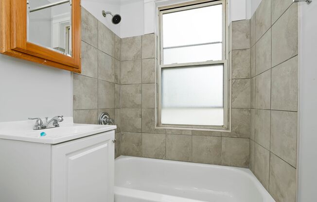 Studio, 1 bath, 270 sqft, $950, Unit 201