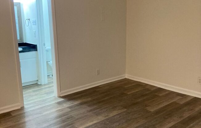 Studio, 1 bath, 450 sqft, $599, Unit 243-J
