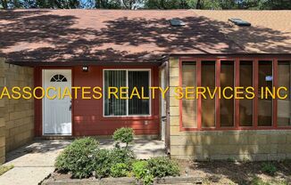MUST SEE!!! 2BED/2BATH FULLY REMODELED UNIT IN GREENLEAF!!! FENCED BACK YARD!!!