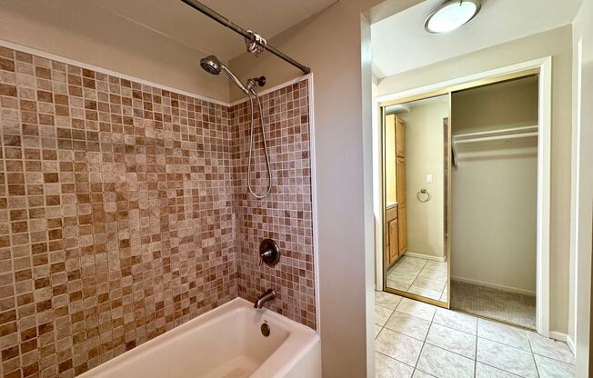 3 beds, 2.5 baths, $4,595, Unit Unit D