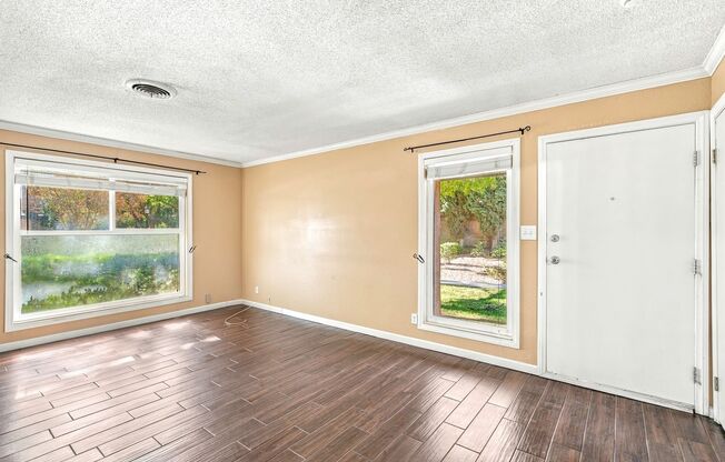 LOVELY MOVE-IN READY 3-BEDROOM SINGLE-STORY LAS VEGAS TOWNHOME!