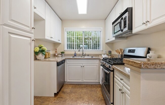 2 beds, 2 baths, 920 sqft, $2,800, Unit 331