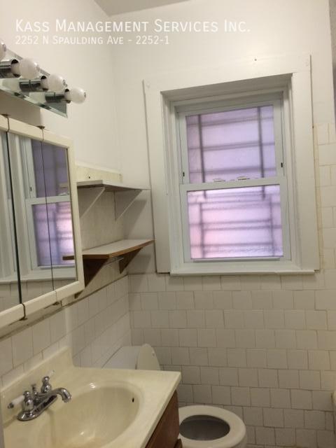 2252 N SPAULDING AVE