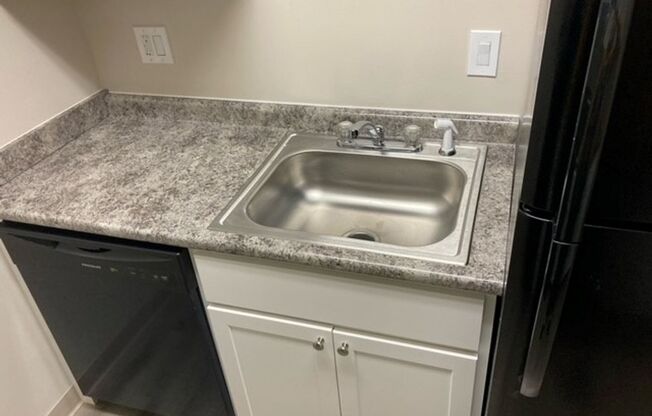 2 beds, 1 bath, 790 sqft, $2,500, Unit B101