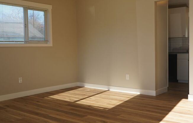 Fully Remodeled Duplex Available in West Vancouver for Rent - 1410 E 30th St