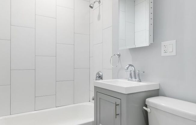 3 beds, 2 baths, $2,900, Unit 1301-3E