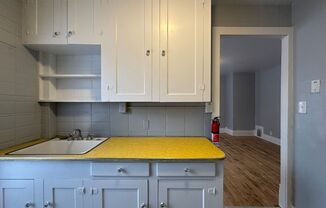 113 N. Hamilton (Rolling Lakes Yacht Club LLC)