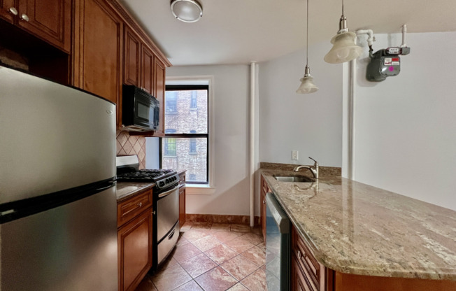 511 W 143 ST