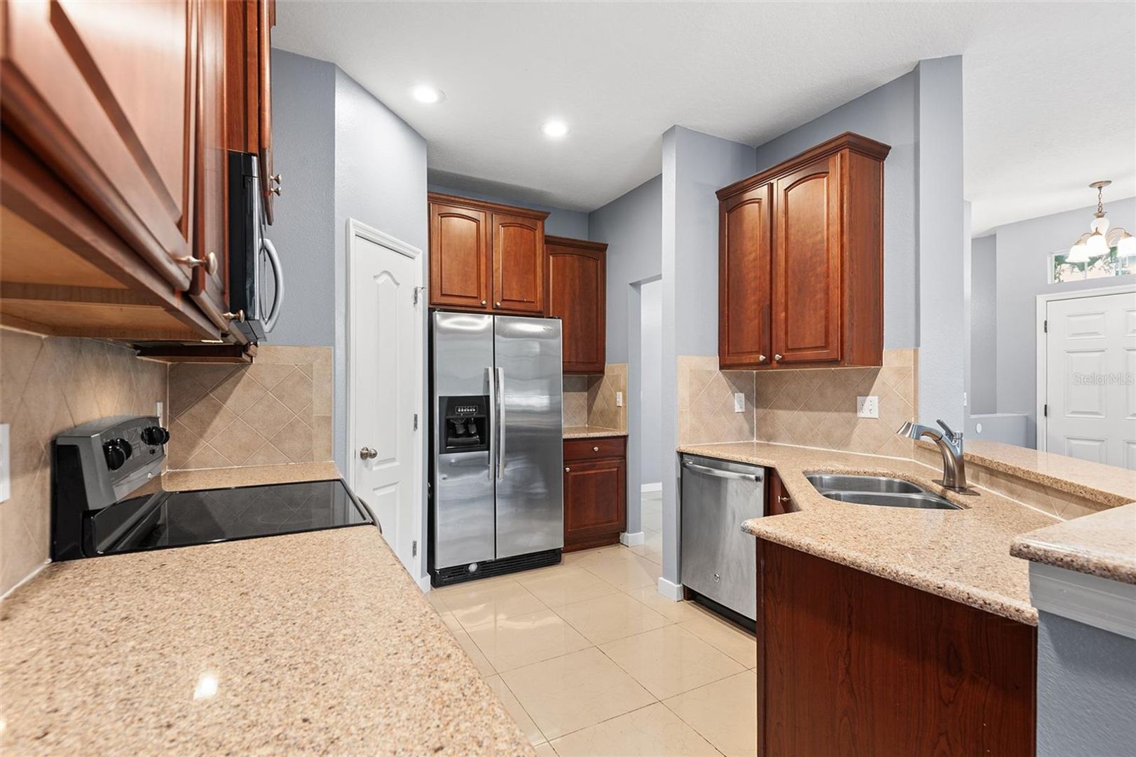 RIVERVIEW TOWNHOME FOR RENT!!