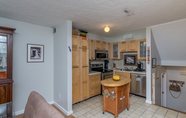 70 REGENT CIR