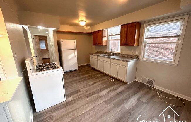 3 beds, 1 bath, $1,300