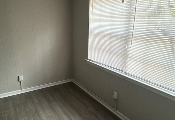 "Discover Urban Serenity at Skye at Athens: Where Comfort Meets Convenience!"