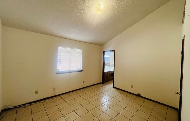 3 beds, 2 baths, $1,600