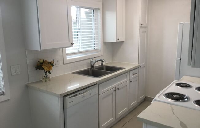 COMPLETELY REMODELED TOWNHOUSE FOR RENT