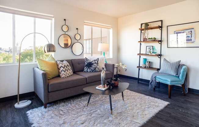 Light and airy living room at Portland Towers