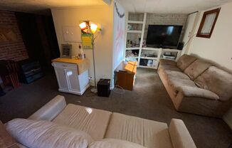 4 beds, 1 bath, $4,650, Unit 1