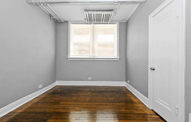 6952 - 6964 S. Clyde Avenue / E. 70th St.