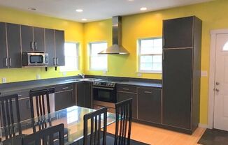 Southside Slopes - Amazing views of Downtown - Off-street parking