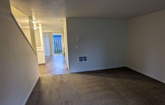 3 beds, 1.5 baths, 1,400 sqft, $2,000, Unit 4452