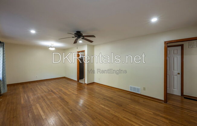 3 beds, 2 baths, 1,160 sqft, $1,900