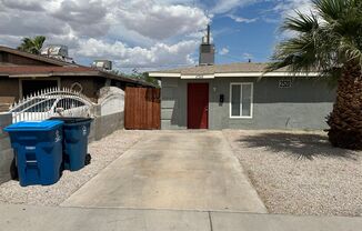 One story one bedroom Duplex Apartment, All Tile Floors!!! All Appliances!! Big back yard!!