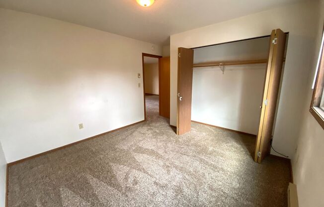 2 beds, 1 bath, $825, Unit 3