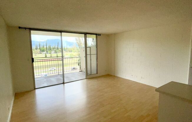 Spacious 1 bed, 1 bath, 1 parking Condo with a huge-covered lanai located in Wahiawa!