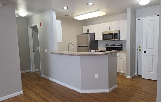 1 bed, 1 bath, 869 sqft, $1,465, Unit 1602-103