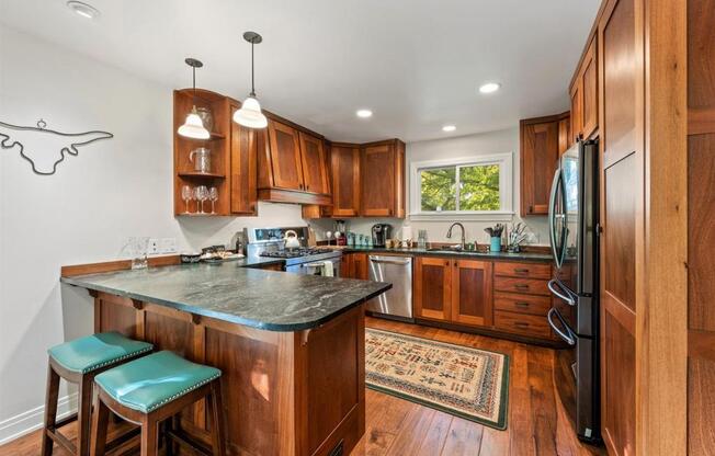 4 beds, 3 baths, 2,500 sqft, $10,500
