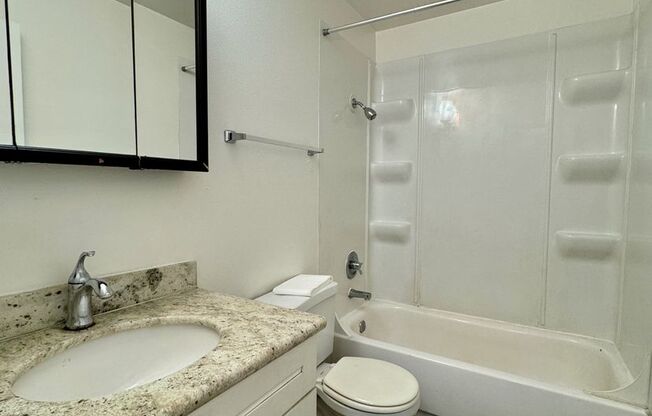 2 beds, 1 bath, 850 sqft, $1,499, Unit 26