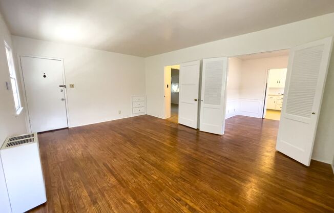 4735 Beverly Blvd