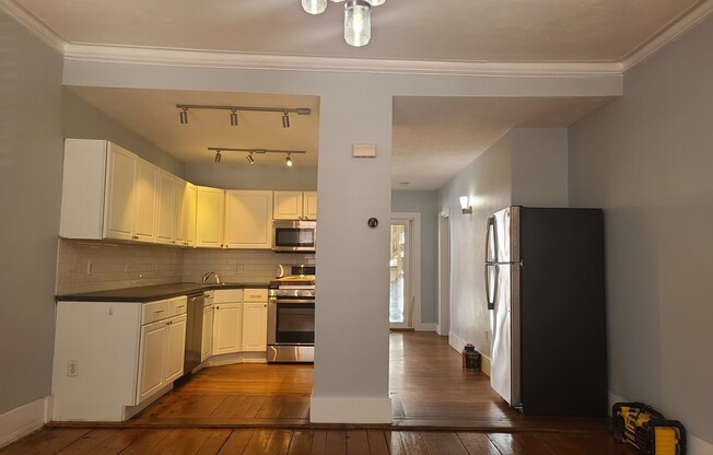 216 W 9 ST
