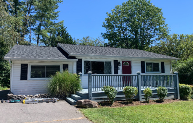 5 N PERSHING RD