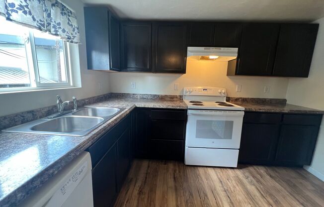 2 beds, 1 bath, $1,650