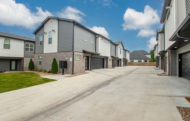 Riverwalk Townhomes - 1220 W. 4th Street
