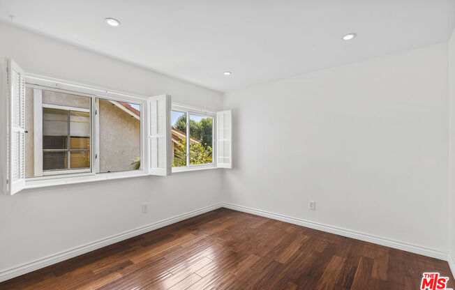 10211 CLEMATIS CT
