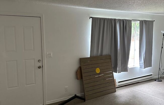 3 beds, 1 bath, $2,295