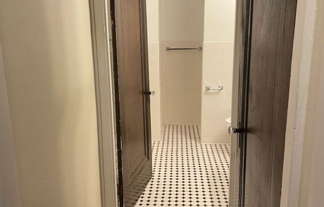 Studio, 1 bath, 467 sqft, $1,250, Unit King Edward Annex 24