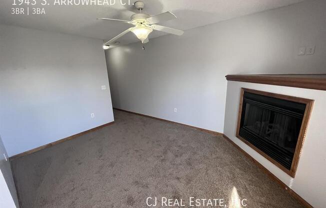 1943 S ARROWHEAD CT